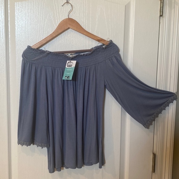 Active USA Womens Sz M off the shoulder three-quarter bell sleeves top - Picture 1 of 6